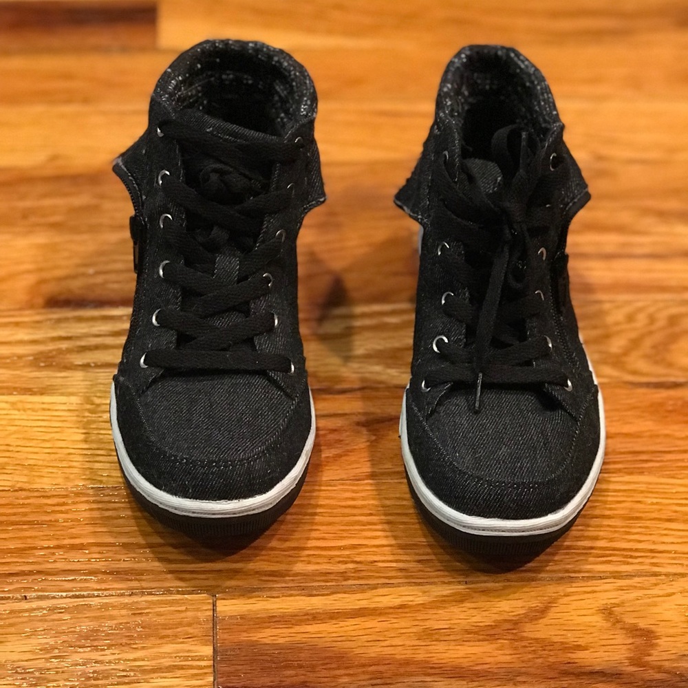 U.S POLO ASSN  girls black sneakers new.